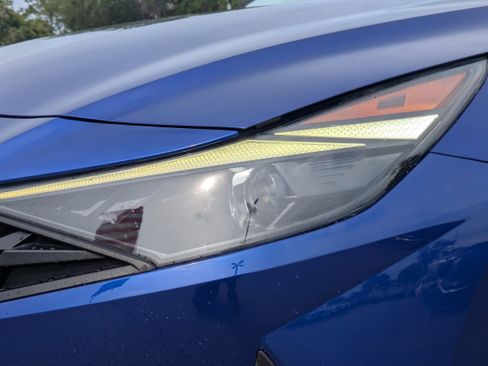 Used 2023 Hyundai Elantra SE FWD image 28
