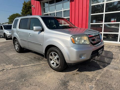 Used 2011 Honda Pilot Touring image 2