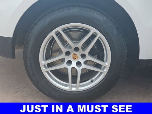 Used 2021 Porsche Macan AWD/4WD image 38