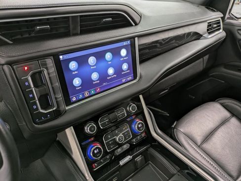 Used 2021 GMC Yukon Denali w/ Denali Premium Package image 11