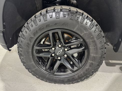 Used 2022 Chevrolet Silverado 1500 LT Trail Boss w/ Bed Protection Package AWD/4WD image 9