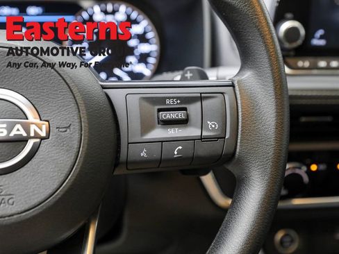 Used 2022 Nissan Rogue S image 16