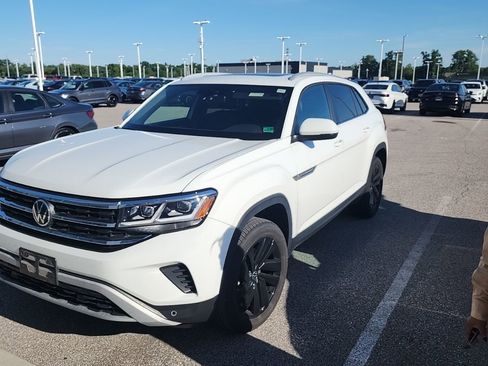 Used 2022 Volkswagen Atlas Cross Sport SE FWD image 3