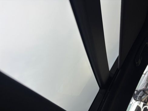 Used 2018 Genesis G80 3.3T Sport image 19