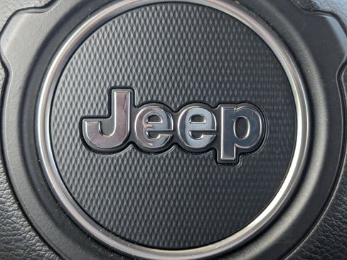 Used 2021 Jeep Wrangler Unlimited Rubicon w/ Xtreme Recon 35" Tire Package AWD/4WD image 38