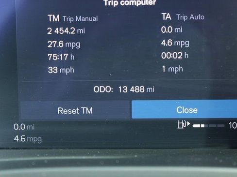 Used 2025 Volvo XC40 B5 Plus image 29