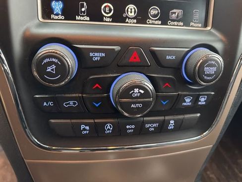 Used 2016 Jeep Grand Cherokee Laredo 75th Anniversary image 12