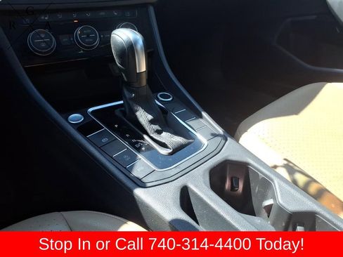 Used 2020 Volkswagen Jetta SE w/ SE Cold Weather Package FWD image 16