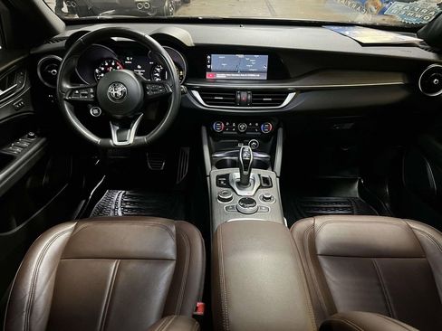 Used 2023 Alfa Romeo Stelvio Ti image 3