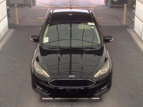 Used 2016 Ford Focus SE w/ Equipment Group 201A FWD image 2