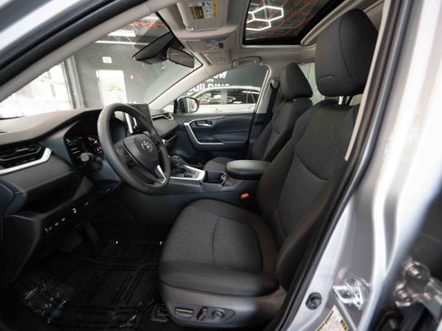 Used 2025 Toyota RAV4 XLE w/ Convenience Package image 9