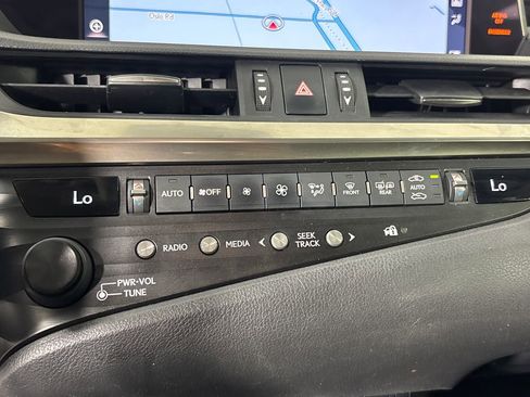 Used 2019 Lexus ES 350 Luxury w/ Accessory Package 2 image 22