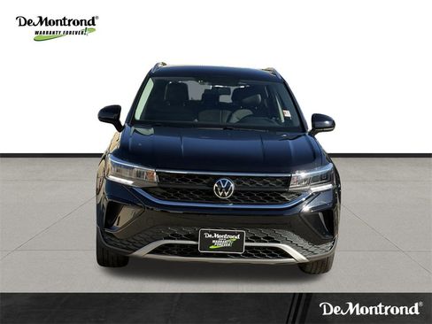 Used 2022 Volkswagen Taos SE image 2