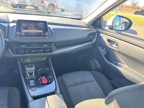 Used 2025 Nissan Rogue SV image 19
