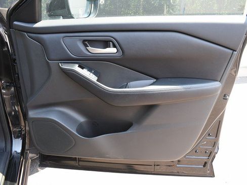 Used 2025 Nissan Rogue SV AWD/4WD image 23