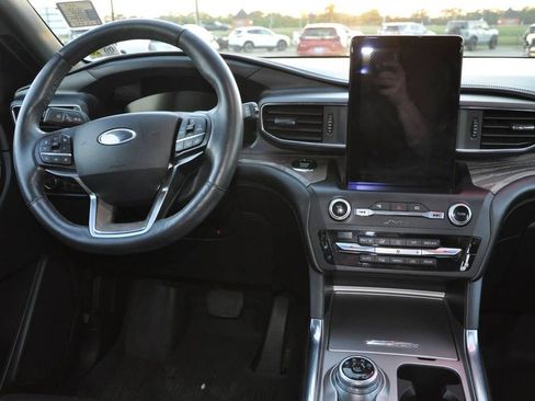 Used 2020 Ford Explorer Platinum w/ Premium Technology Package image 19