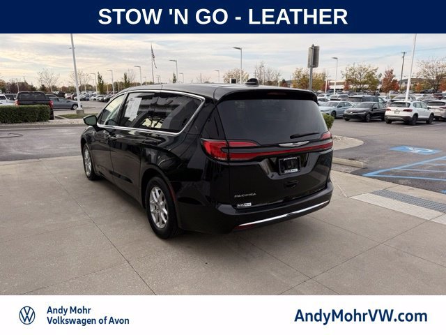 Used 2024 Chrysler Pacifica Touring-L FWD image 4