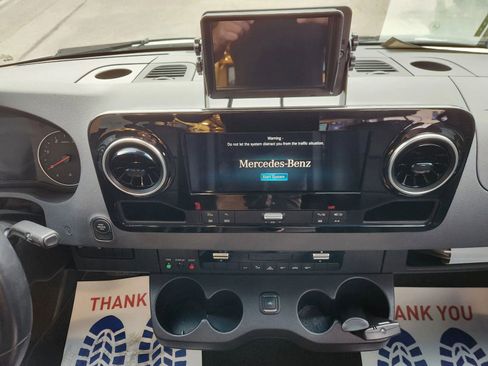 Used 2021 Mercedes-Benz Sprinter 3500 image 39