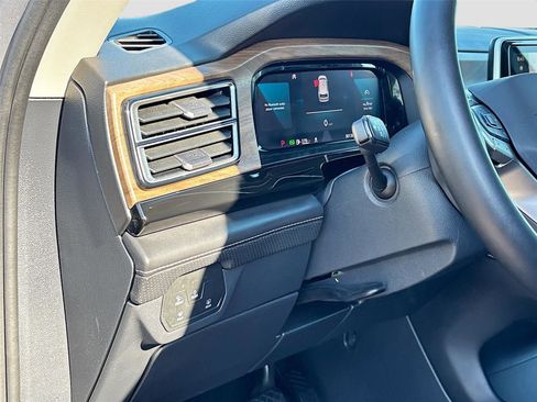 Used 2025 Volkswagen Atlas SE FWD image 10