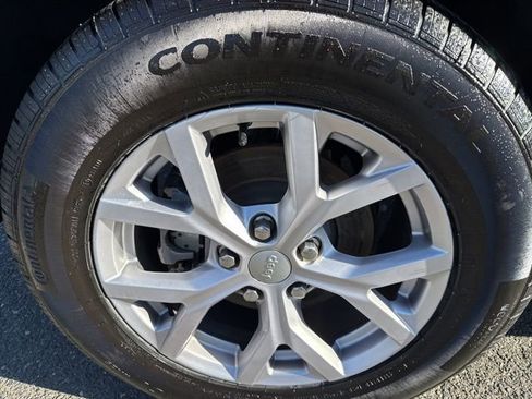 Used 2022 Jeep Grand Cherokee Limited w/ Luxury Tech Group II image 8