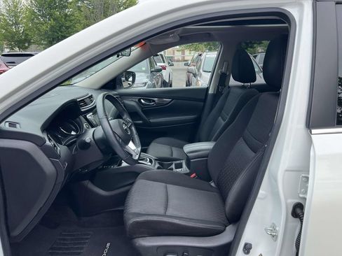 Used 2019 Nissan Rogue SV w/ Sun & Sound Touring Package AWD/4WD image 10