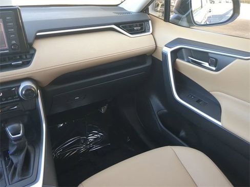 Certified 2022 Toyota RAV4 XLE Premium image 17
