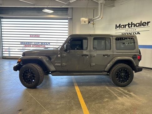 Used 2021 Jeep Wrangler Unlimited Sahara w/ Uconnect 4C Nav & Sound Group AWD/4WD image 8