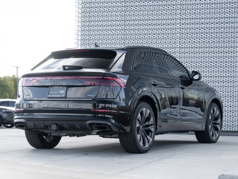 Certified 2025 Audi Q8 Prestige image 4