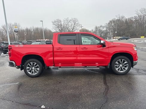 Used 2024 Chevrolet Silverado 1500 LT image 2