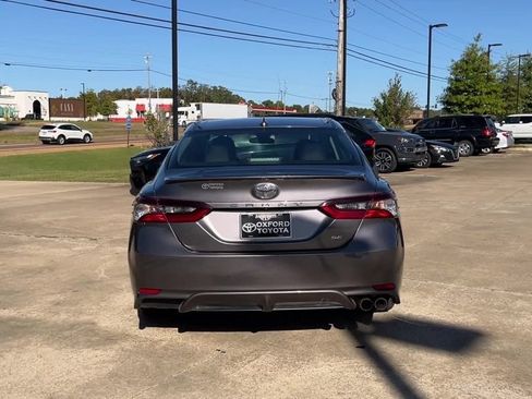 Used 2023 Toyota Camry SE image 5