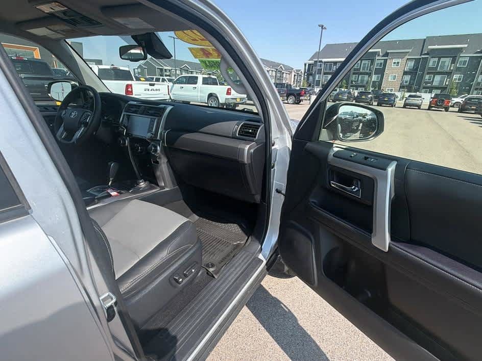 Used 2022 Toyota 4Runner SR5 Premium AWD/4WD image 29