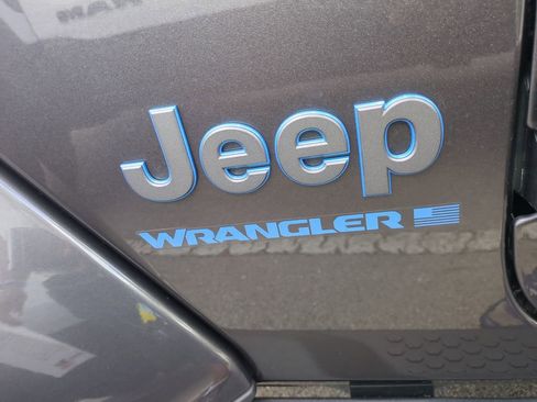 Used 2025 Jeep Wrangler Unlimited Sahara AWD/4WD image 32