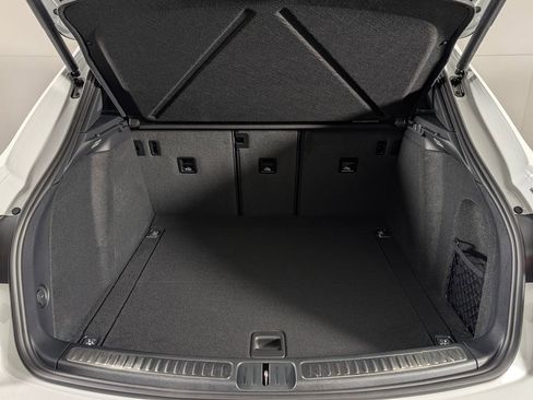 New 2026 Porsche Macan image 17