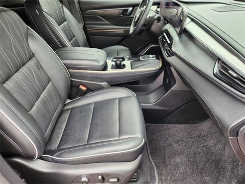 Used 2025 Buick Enclave Avenir image 14