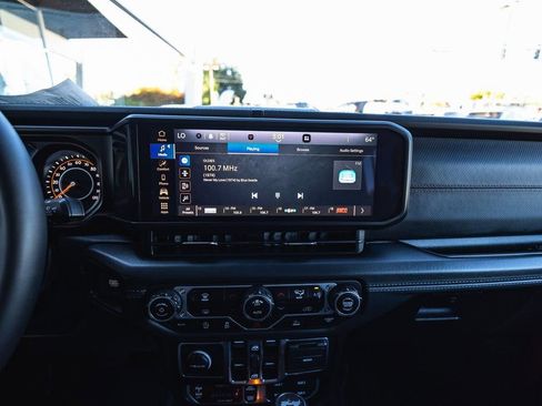 Used 2024 Jeep Wrangler Unlimited Rubicon image 24