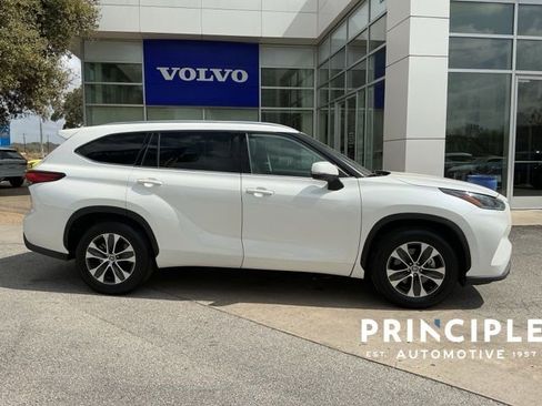 Used 2021 Toyota Highlander XLE image 5