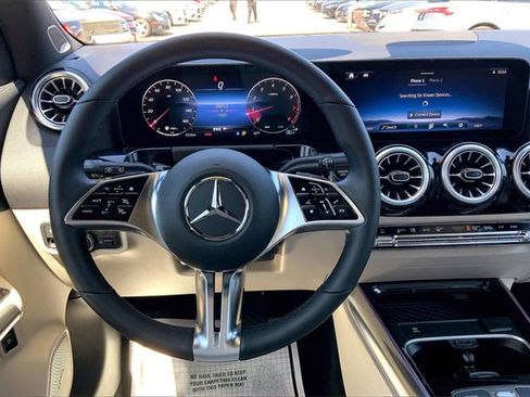 Used 2025 Mercedes-Benz GLA 250 4MATIC image 4