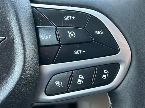 Used 2024 Chrysler Pacifica Limited w/ Uconnect Theater Family Group AWD/4WD image 26