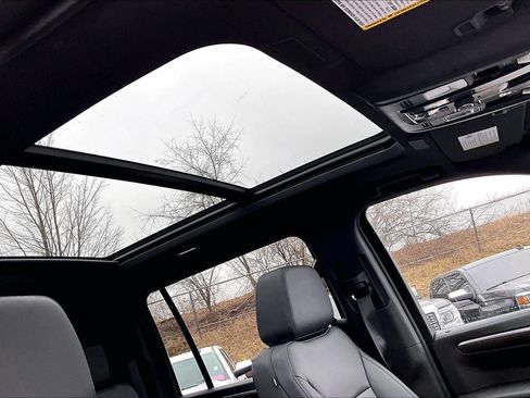 New 2026 Chevrolet Suburban Z71 w/ Comfort Package image 25