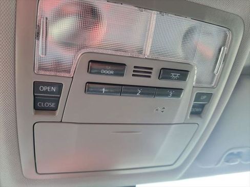Certified 2019 Toyota Highlander Limited AWD/4WD image 30