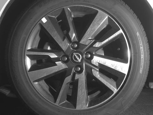 Used 2025 Nissan Versa SV FWD image 12