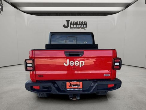 Used 2020 Jeep Gladiator Overland AWD/4WD image 3