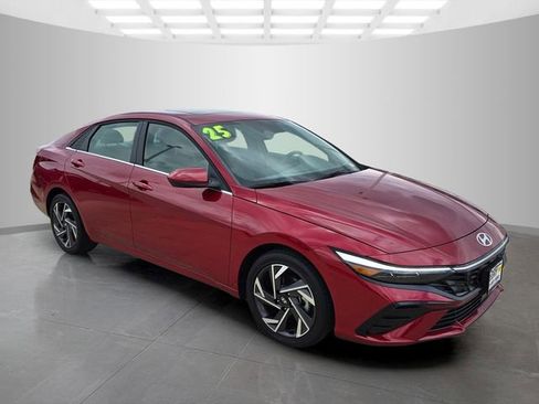 Used 2025 Hyundai Elantra SEL FWD image 1