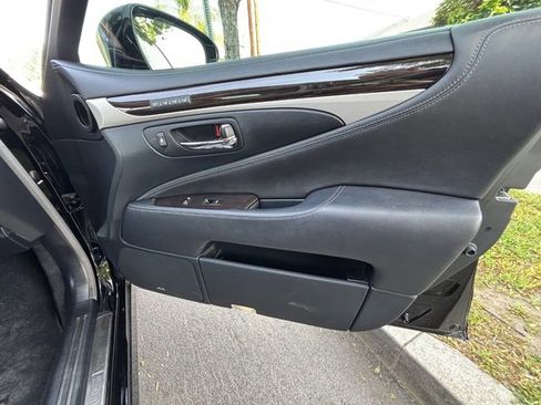 Used 2017 Lexus LS 460 w/ Comfort Package image 46