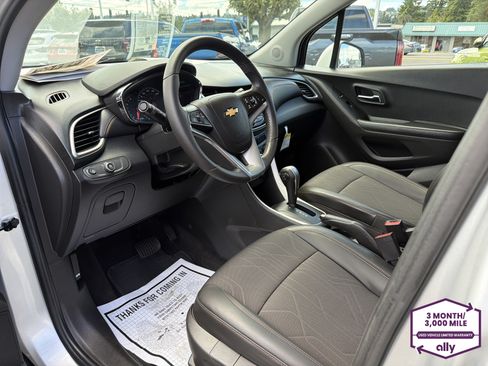 Used 2022 Chevrolet Trax LT w/ LT Convenience Package AWD/4WD image 9