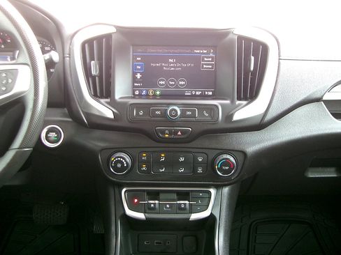 Used 2024 GMC Terrain SLE FWD image 15