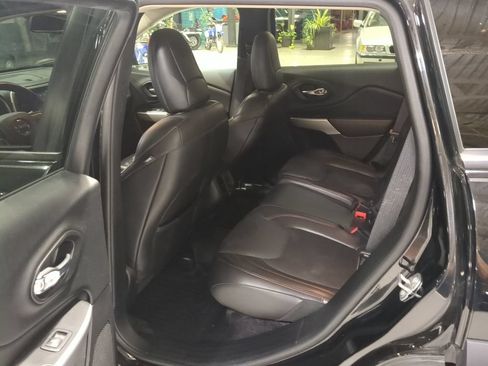 Used 2018 Jeep Cherokee Trailhawk w/ Comfort/Convenience Group AWD/4WD image 13