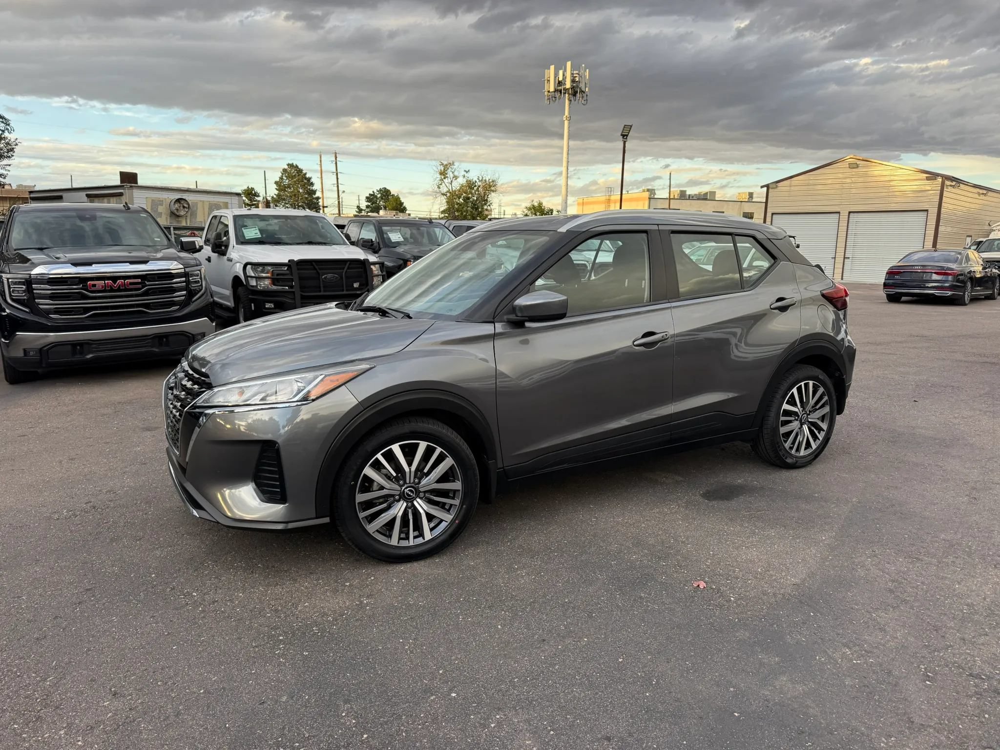 Used 2023 Nissan Kicks SV FWD image 2