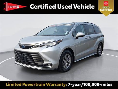 Certified 2023 Toyota Sienna XLE FWD image 1