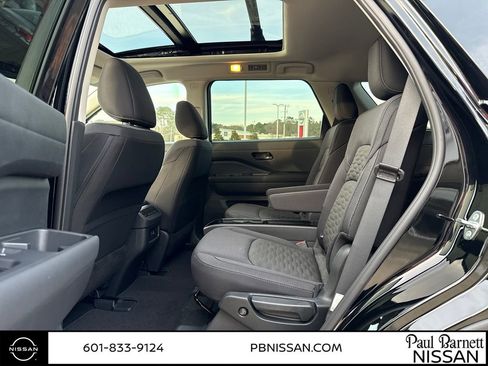 New 2025 Nissan Pathfinder SV w/ SV Premium Package image 29